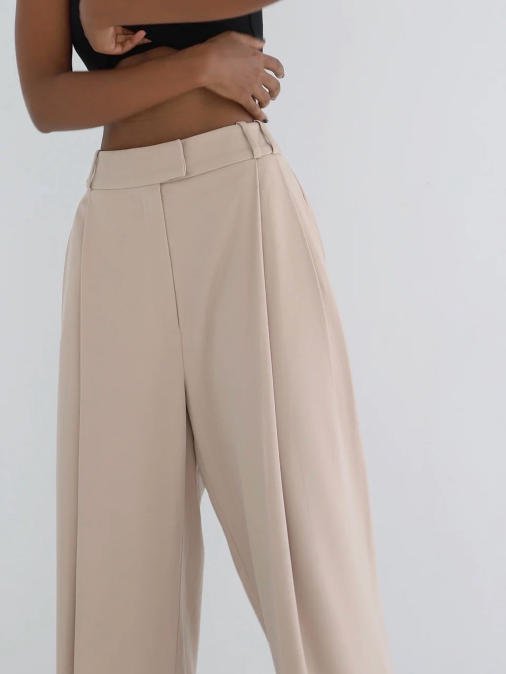 Re Ona High-Rise Joey Suit Trousers in Sand